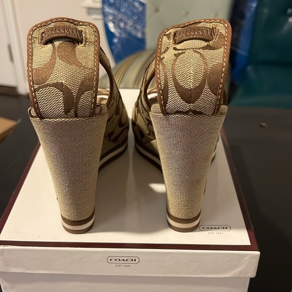 Coach Signature Khaki Wedges Size 7. - Picture 5 of 6